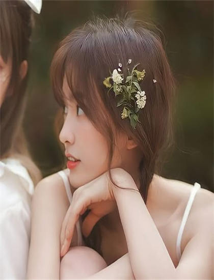 文化的探索《上校夫人的年轻侄女们》的奥秘：隐藏细节与深层意义，双语字幕